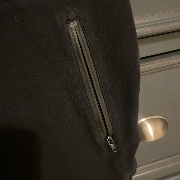 Alo yoga Moro sweatpants. Size small. Good condition. Super soft and comfortable - Picture 3 of 7